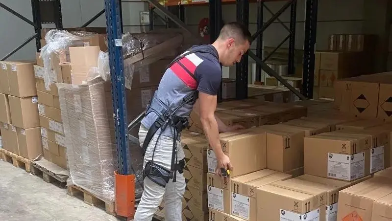 שלדים חיצוניים המותאמים למלקטי הזמנות